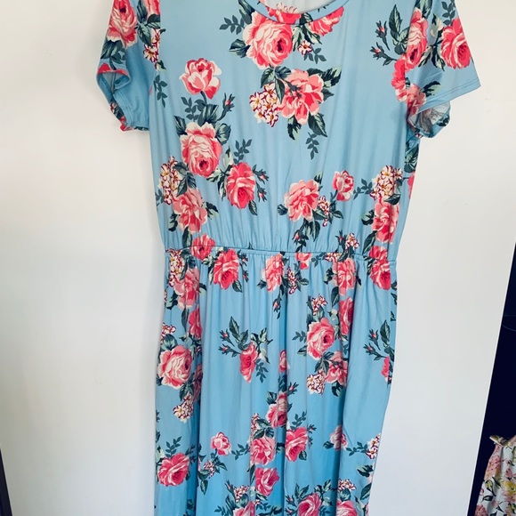 Blue dress with pink flowers - Picture 2 of 4